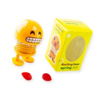 Сувенир на панель приборов "смайлик" на пружинке