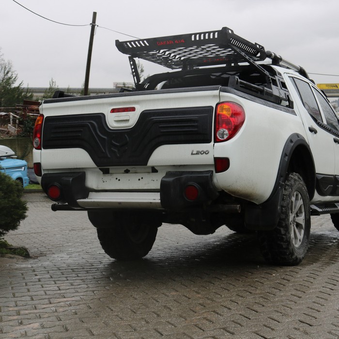 Пластиковая накладка на крышку багажника для Mitsubishi L200 2006-2015 гг