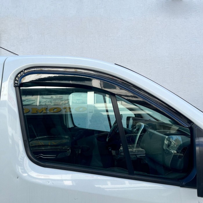 Вітровики EuroCap (2 шт) для Opel Vivaro 2015-2019 рр