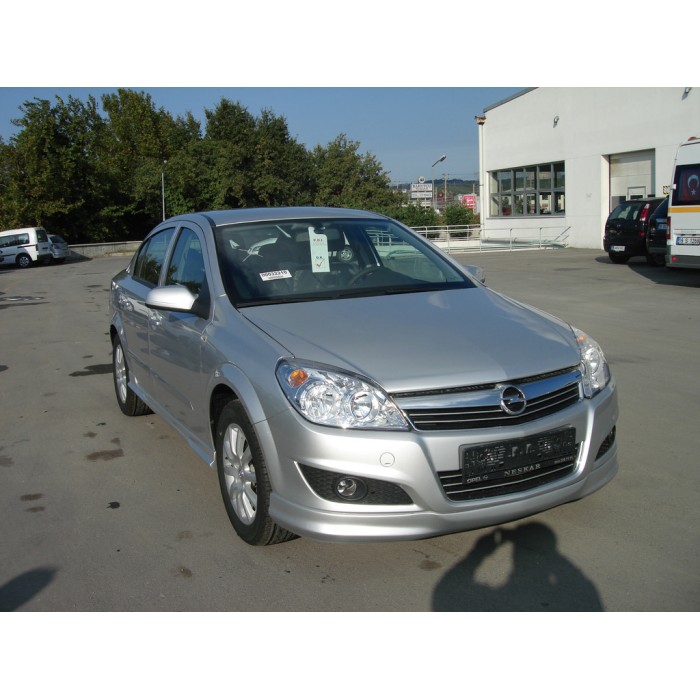 Передня нижня накладка Sedan (під фарбування) для Opel Astra H 2004-2013 рр