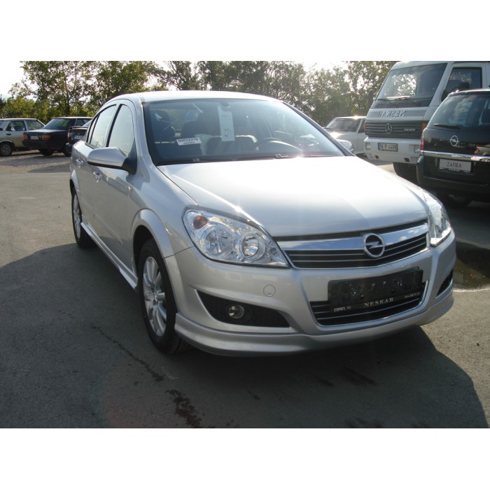 Передня нижня накладка Sedan (під фарбування) для Opel Astra H 2004-2013 рр