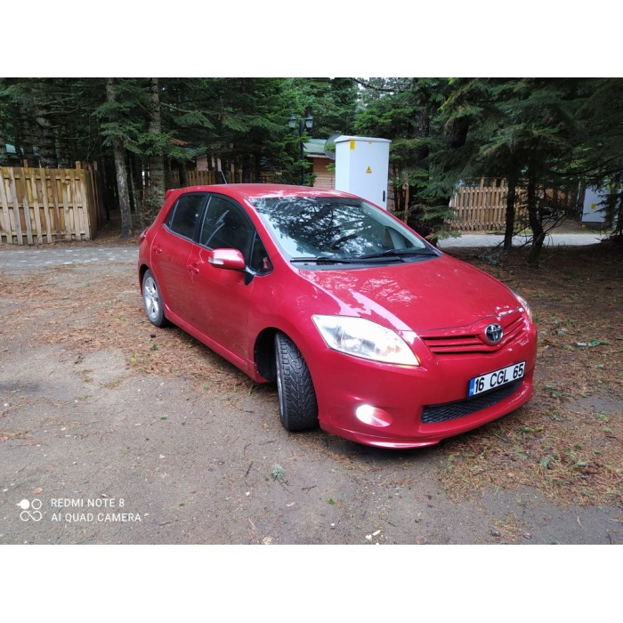 Боковые пороги (под покраску) для Toyota Auris 2007-2012 гг