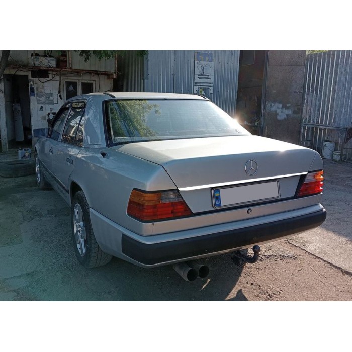 Накладка на край багажника (нерж) для Mercedes E-сlass W124 1984-1997 рр