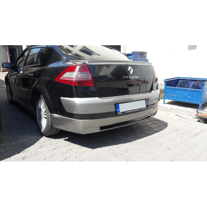 Задня накладка на бампер (під фарбування) для Renault Megane II 2004-2009 рр