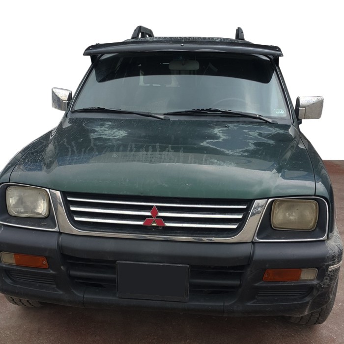 Козирьок на лобове скло (чорний глянець, 5мм) для Mitsubishi L200 1996-2006 рр