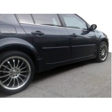 Бокові пороги (під фарбування) для Renault Megane II 2004-2009 рр